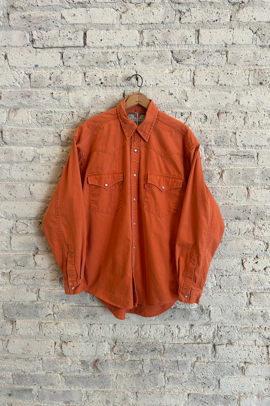 Wesley Supply Co 1980's Levi's Pearl Snap Western Shirt in Orange - Notre