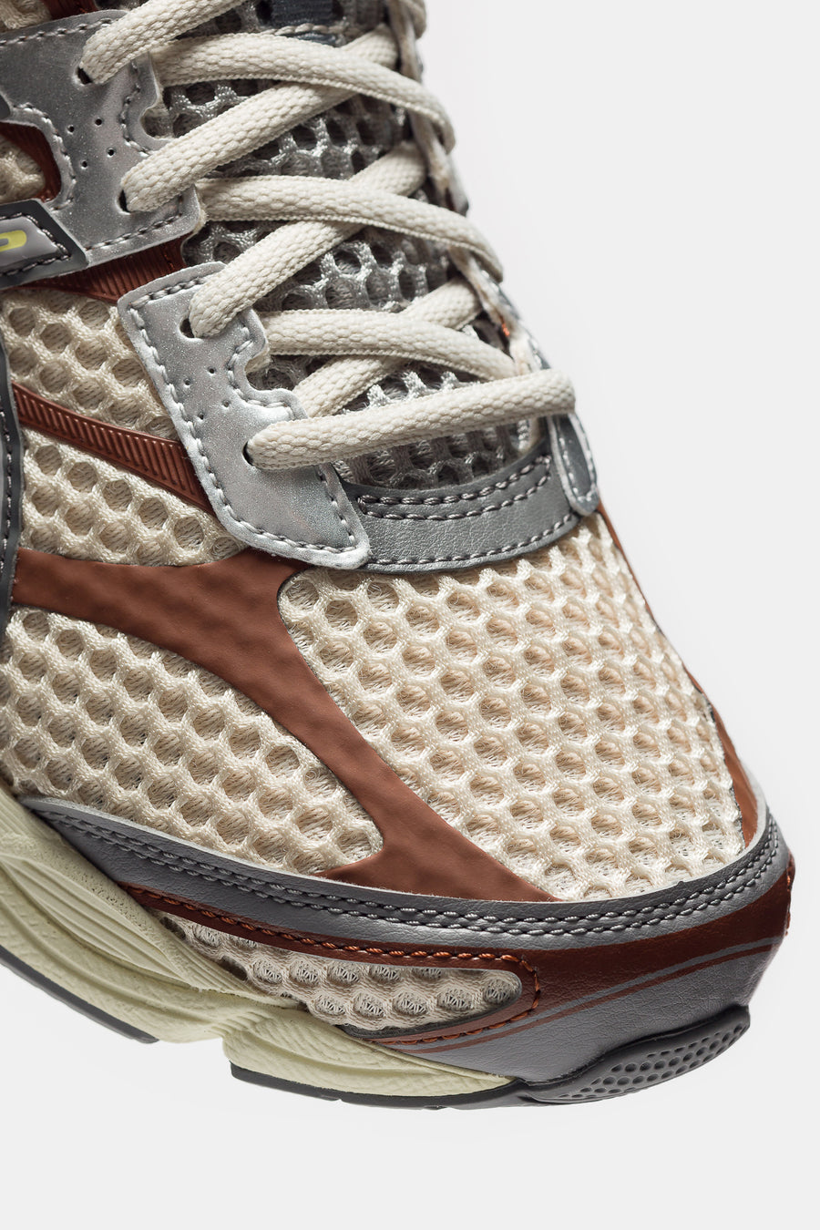 ASICS Emmi Gel-Cumulus 16 Sneaker in Beige/Grey - Notre