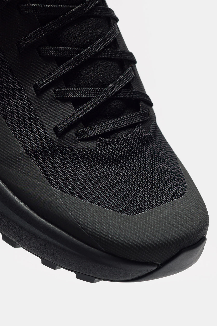 Arc'teryx Norvan LD 4 Sneaker in Black/Graphite - Notre