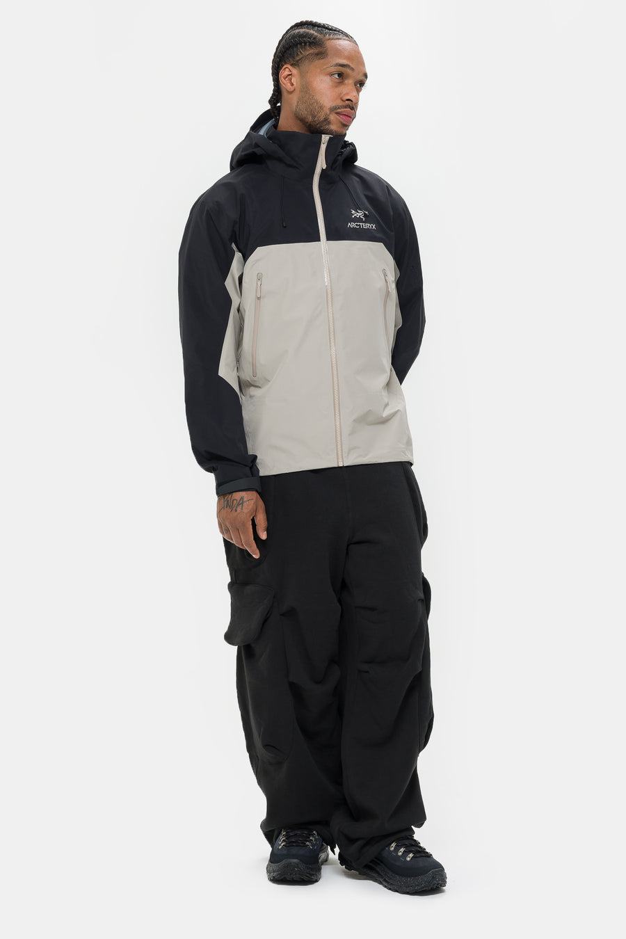 Arc'teryx Beta AR Jacket in Black/Rune - Notre