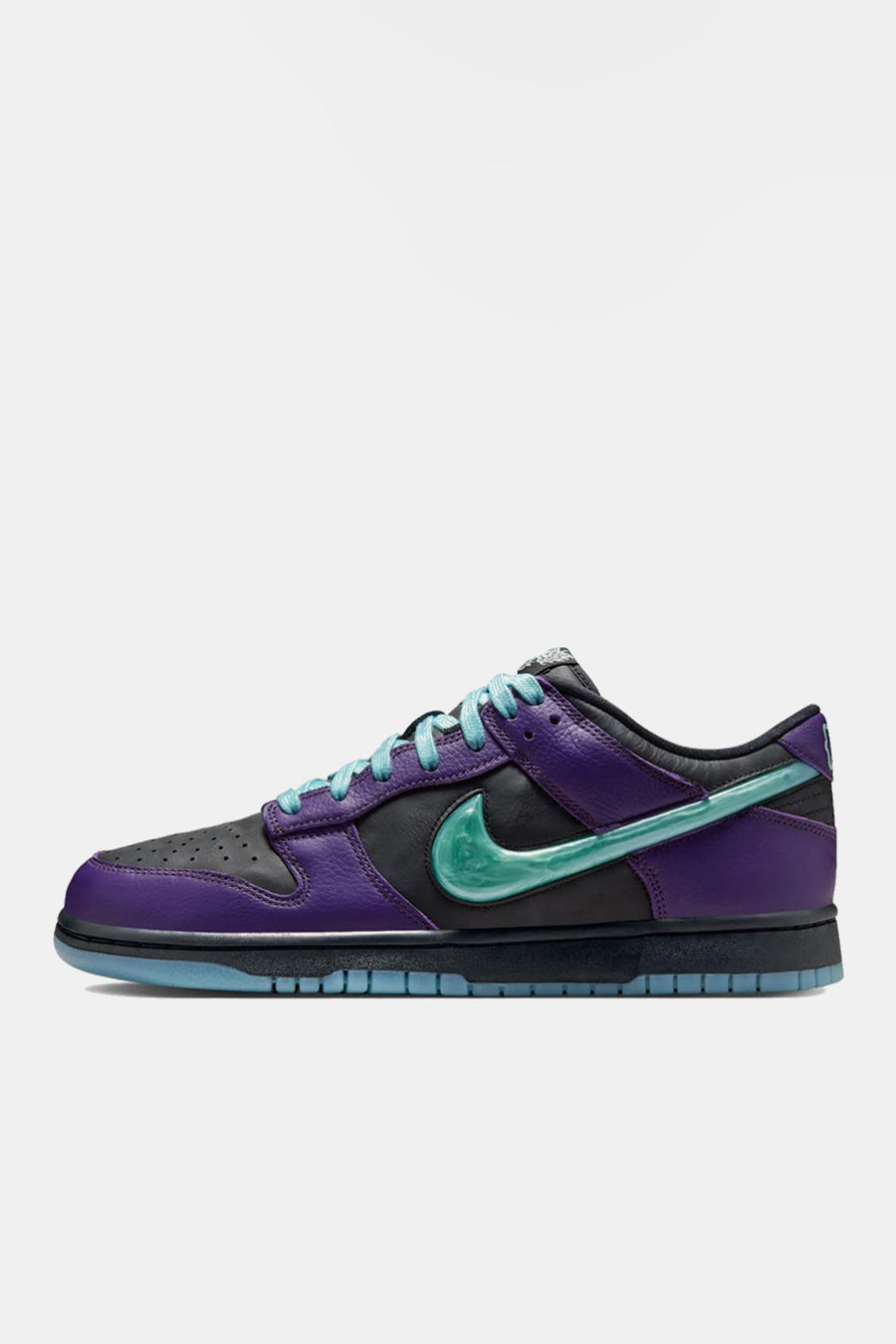 Nike Dunk Low Retro Limited Sneaker in Black/Artisan Teal/Grand Purple - Notre