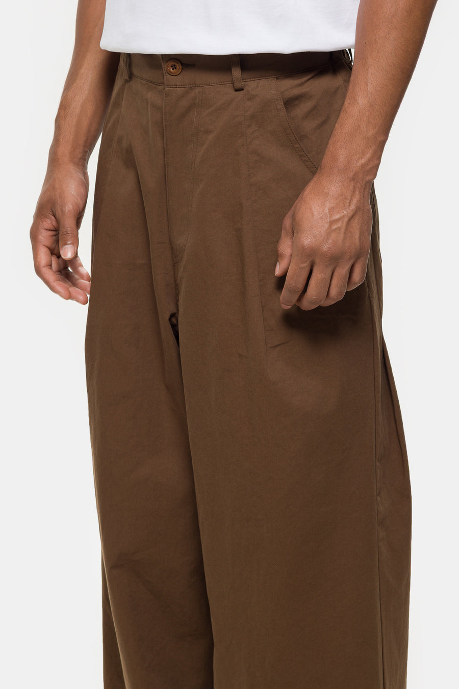 Estudio Niksen Back-Pleat Cotton Trouser in Brown - Notre