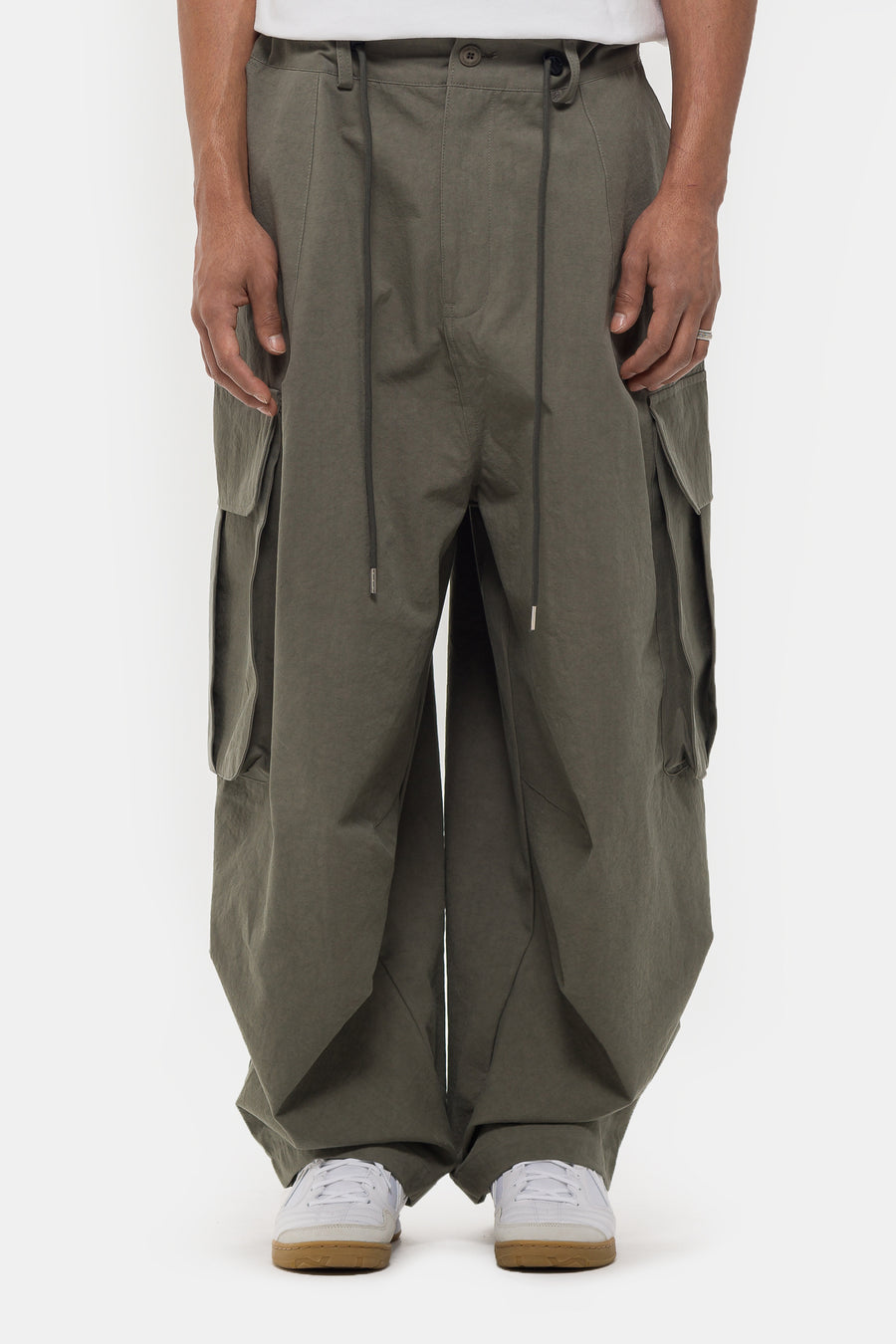 Estudio Niksen Big-Pocket Cargo Pant in Khaki - Notre