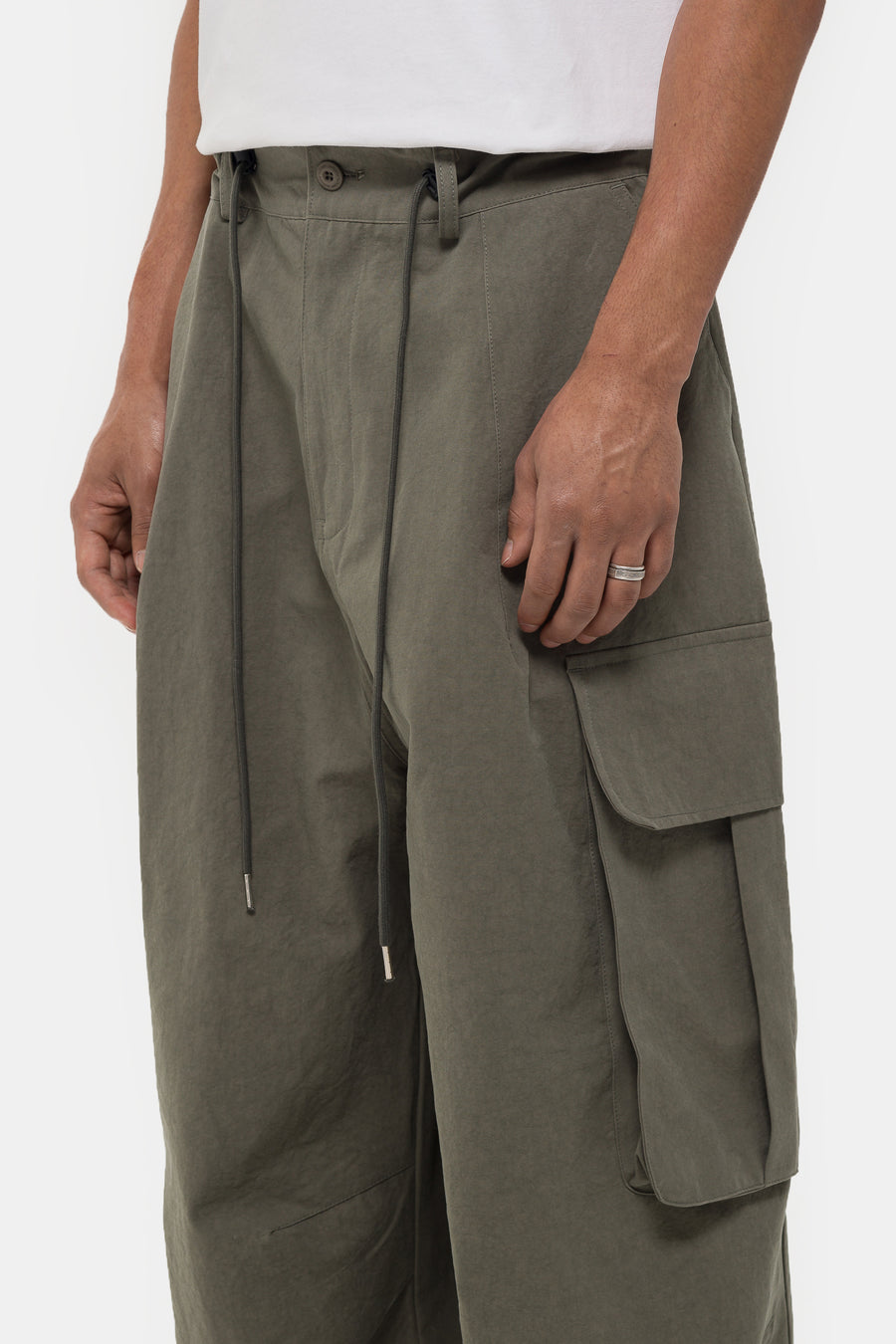 Estudio Niksen Big-Pocket Cargo Pant in Khaki - Notre