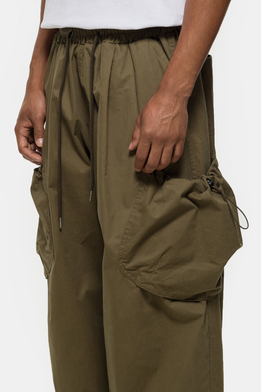 Estudio Niksen Bungee Strap Cargo Pant in Khaki - Notre
