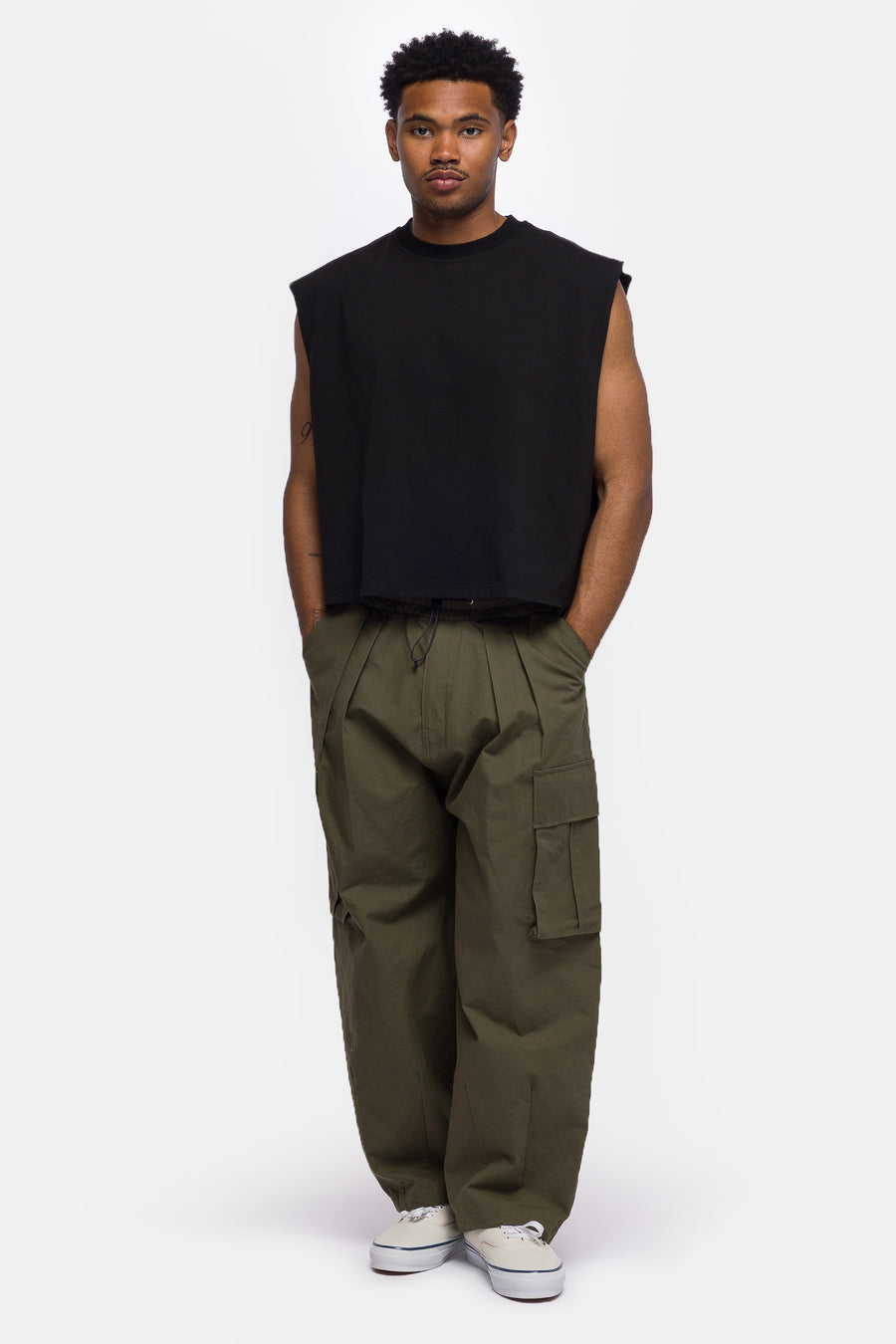 Estudio Niksen Muscle Cropped T-Shirt in Black - Notre