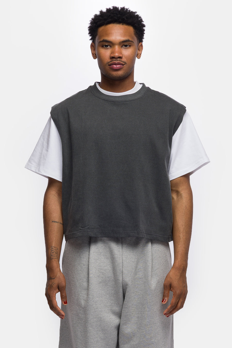 Estudio Niksen Muscle Cropped T-Shirt in Charcoal - Notre