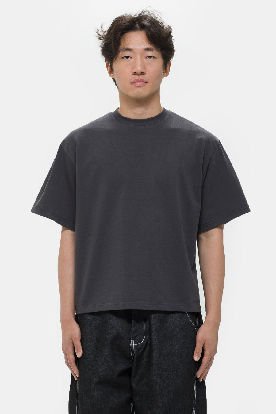 Estudio Niksen Signature Cropped T-Shirt in Charcoal - Notre