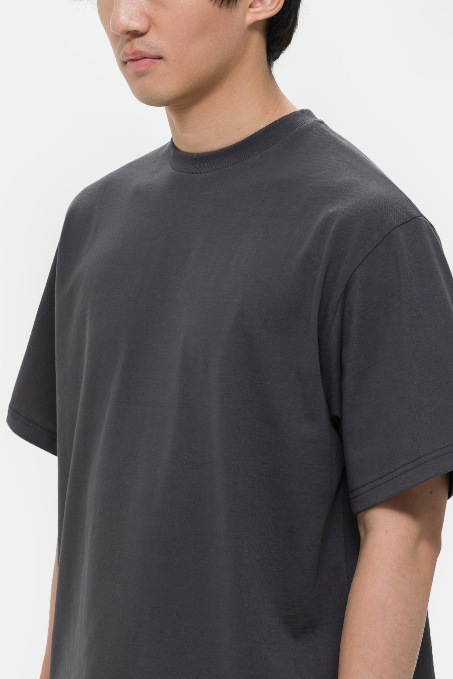 Estudio Niksen Signature Cropped T-Shirt in Charcoal - Notre