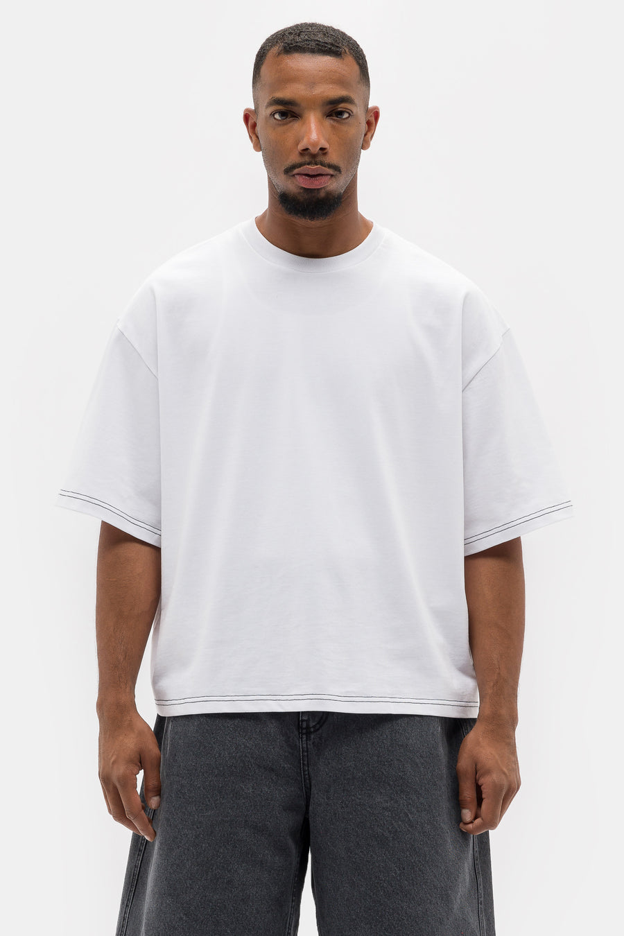 Estudio Niksen Signature Cropped T-Shirt in White/Stitch - Notre