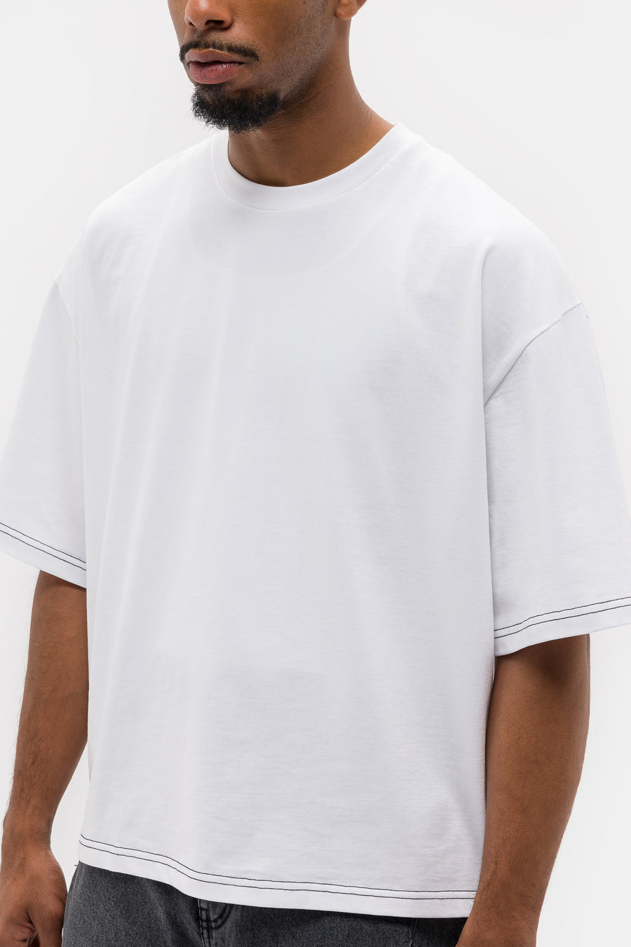 Estudio Niksen Signature Cropped T-Shirt in White/Stitch - Notre