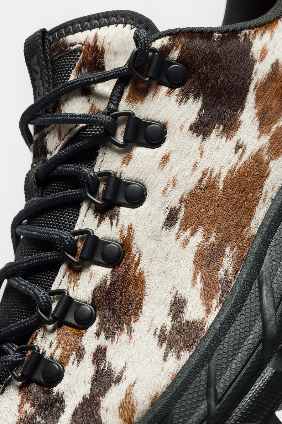 HOKA Tor Summit Sneaker in Pirate Black/Pirate Black - Notre