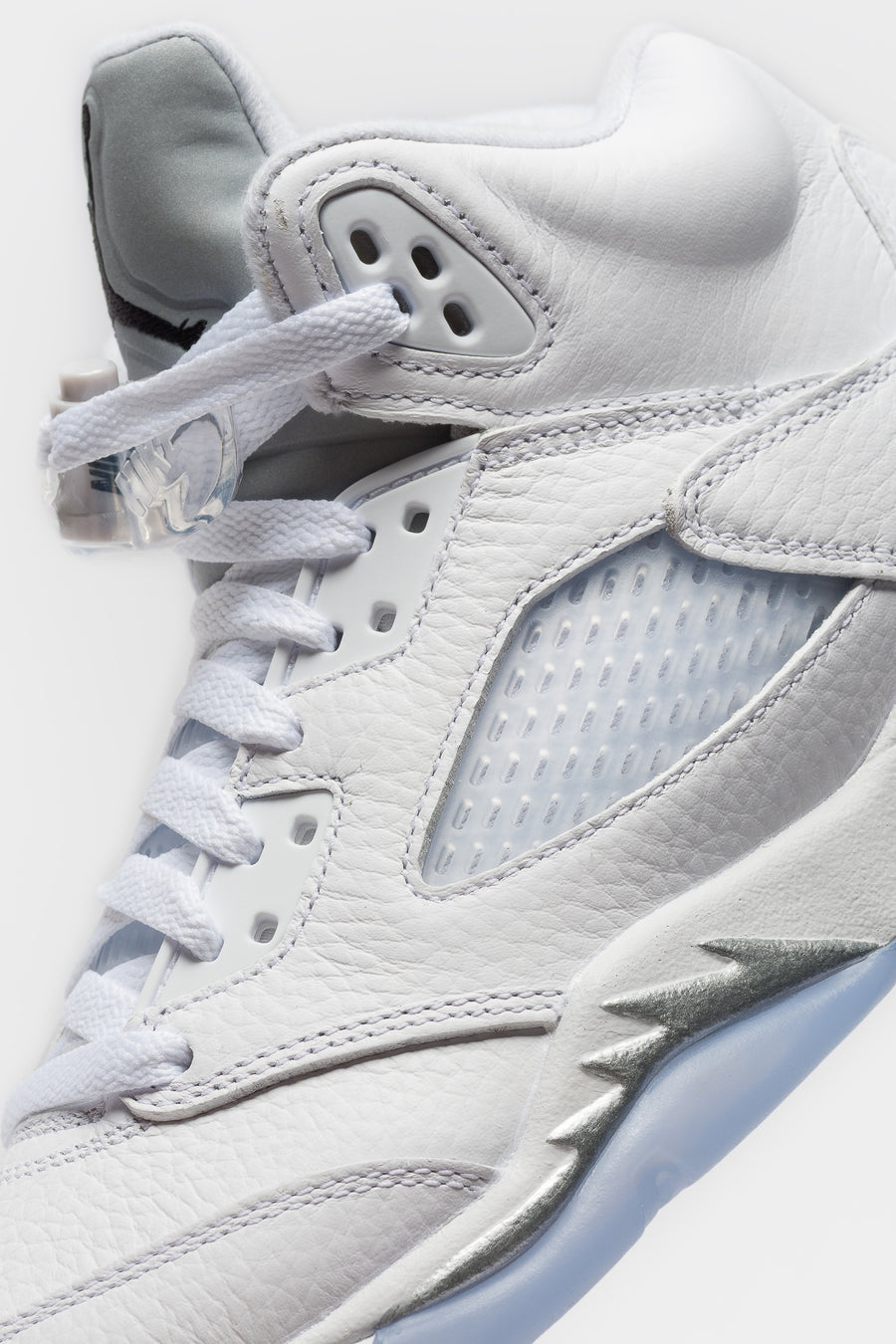 Jordan Air Jordan 5 Retro Grade School Sneaker in White/Black/Metallic Silver - Notre