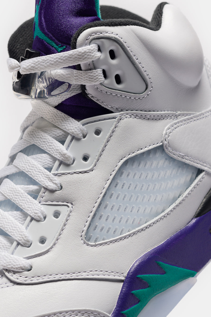 Jordan Air Jordan 5 Retro Sneaker in White/New Emerald/Grape Ice/Black - Notre