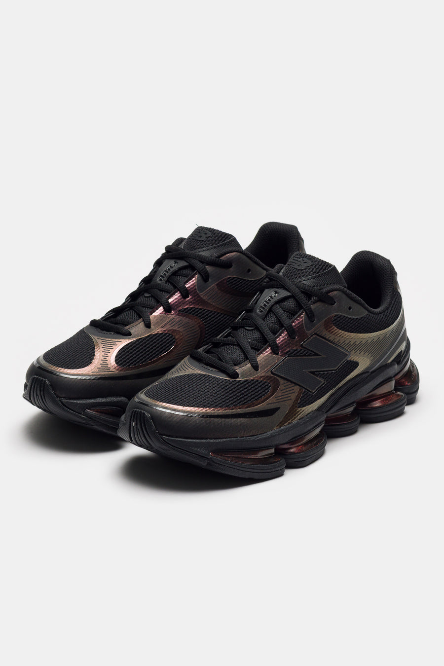 New Balance 2000 Sneaker in Black/Iridescent - Notre