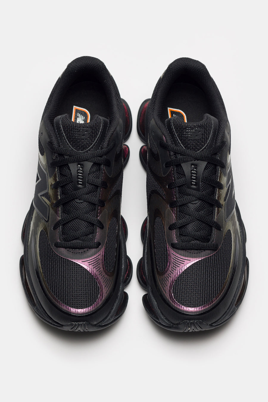 New Balance 2000 Sneaker in Black/Iridescent - Notre