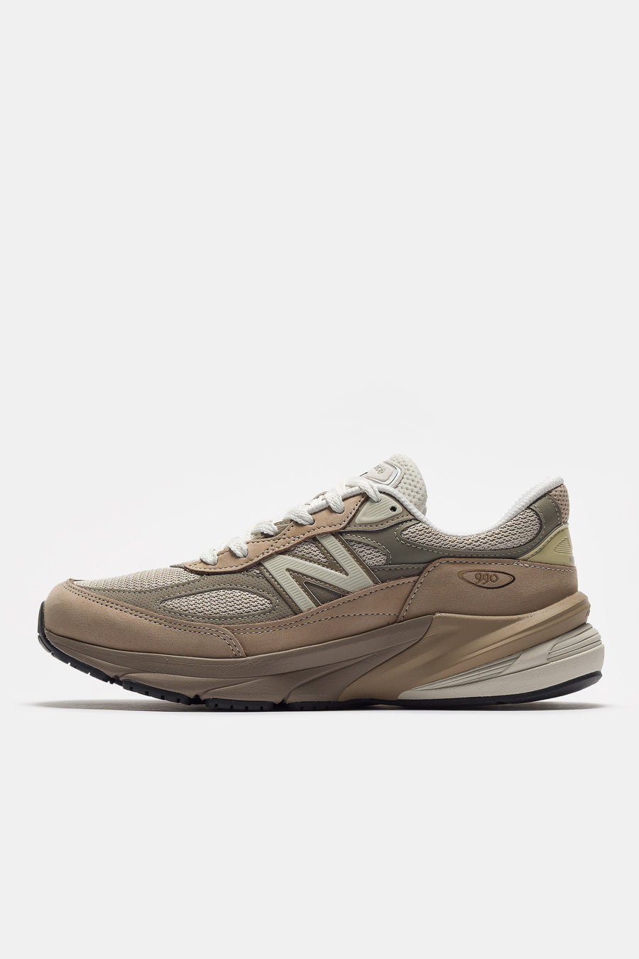 New Balance Made in USA 990 V6 Sneaker in Driftwood/Timberwolf/Mushroom - Notre