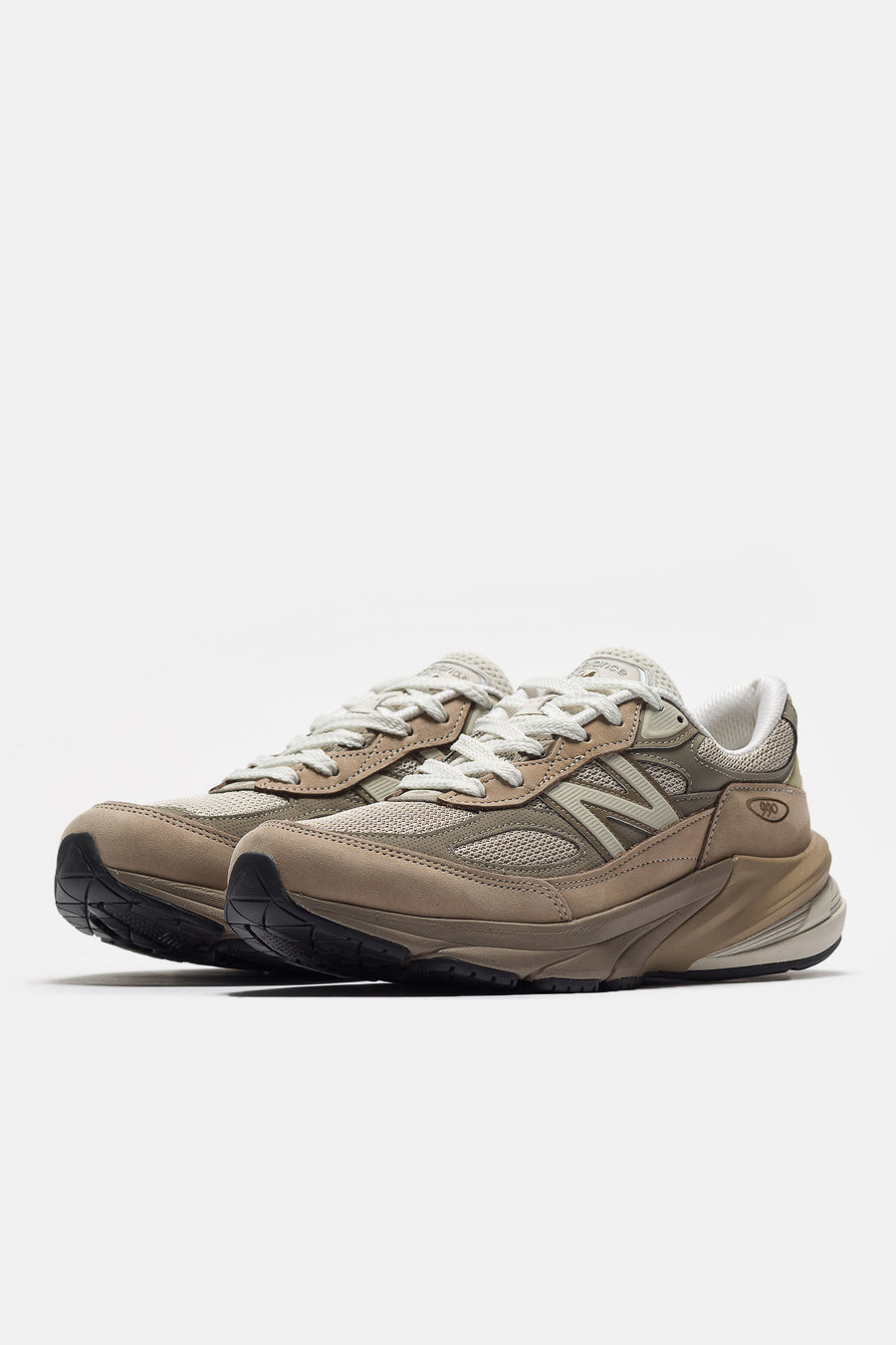 New Balance Made in USA 990 V6 Sneaker in Driftwood/Timberwolf/Mushroom - Notre