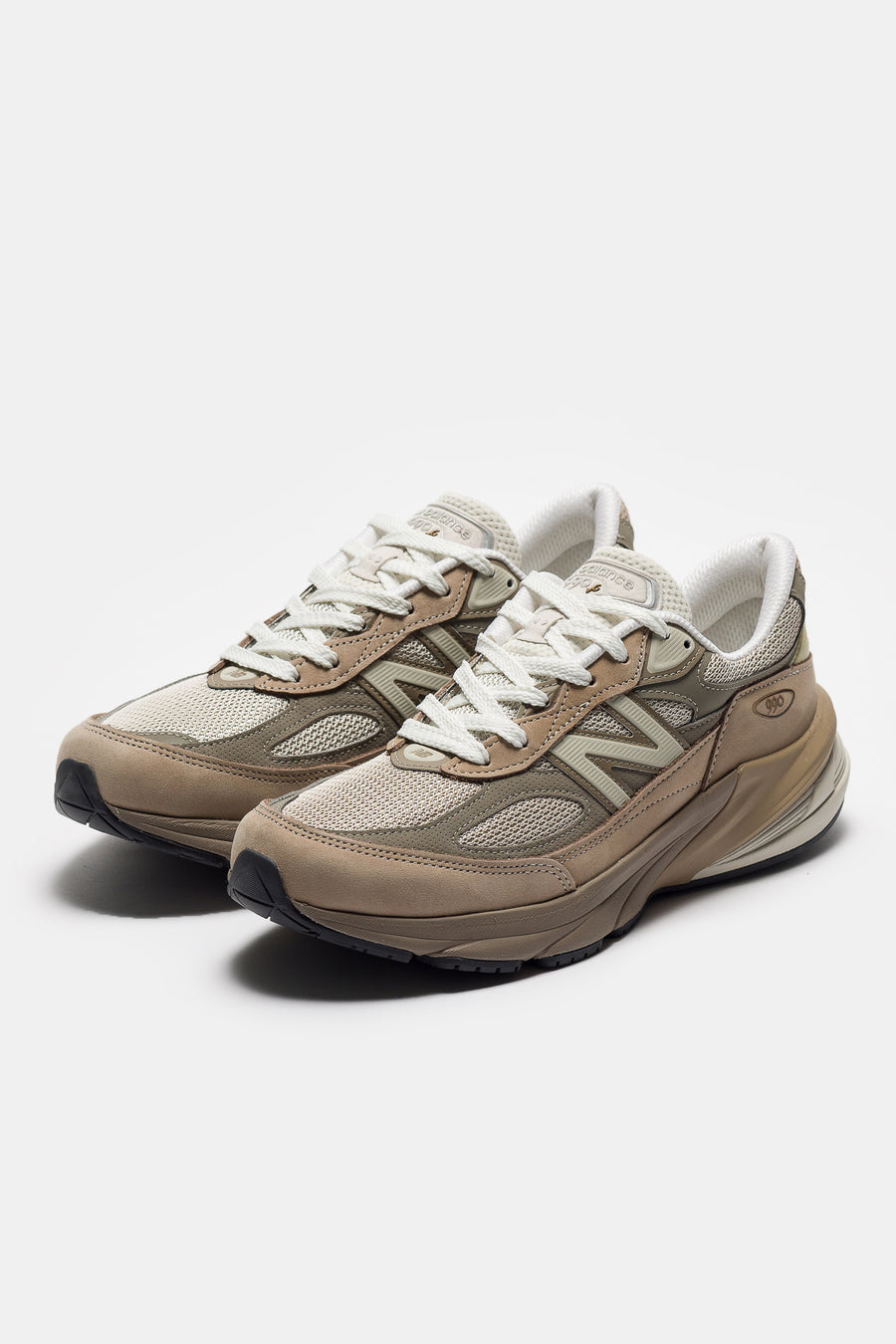 New Balance Made in USA 990 V6 Sneaker in Driftwood/Timberwolf/Mushroom - Notre