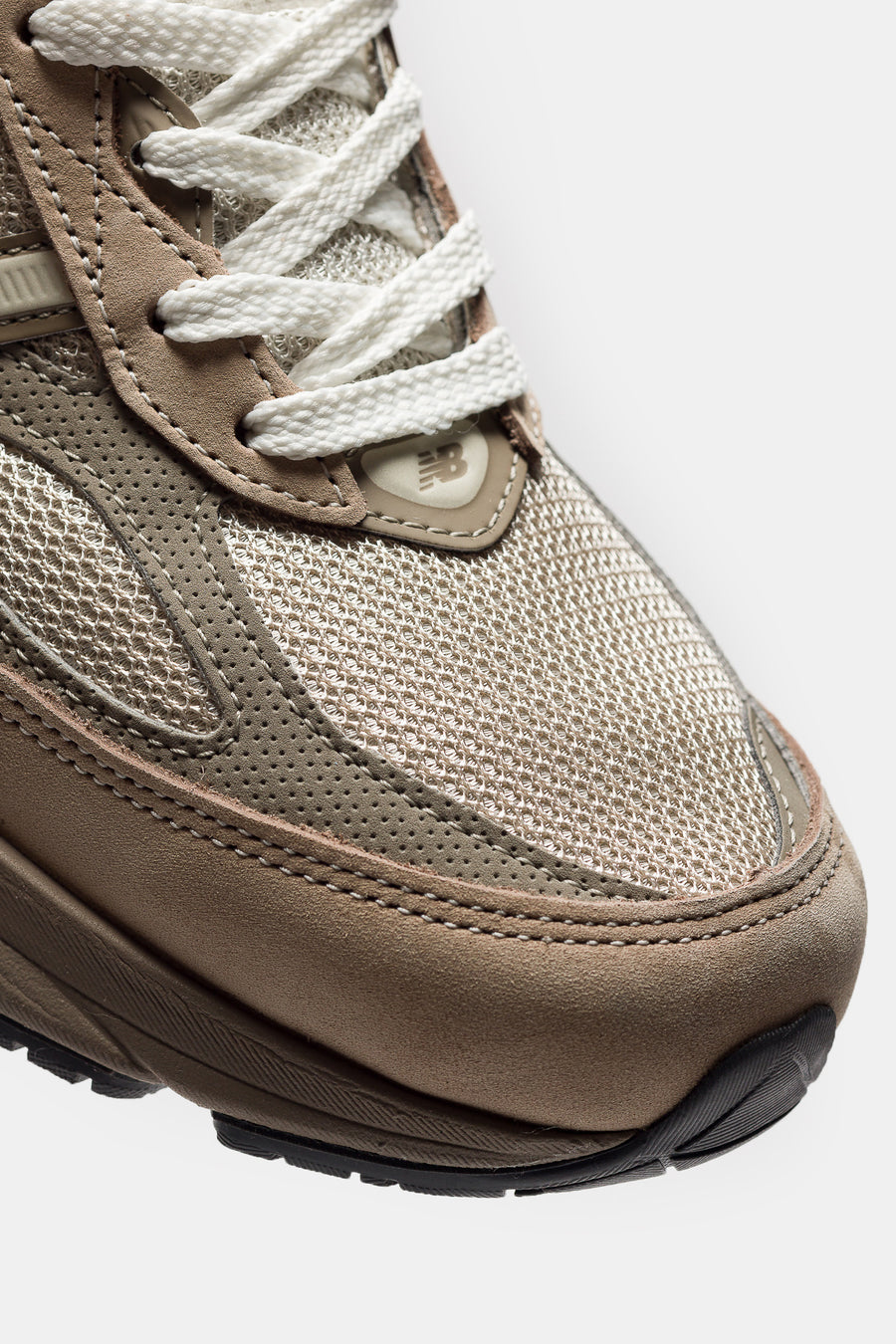 New Balance Made in USA 990 V6 Sneaker in Driftwood/Timberwolf/Mushroom - Notre