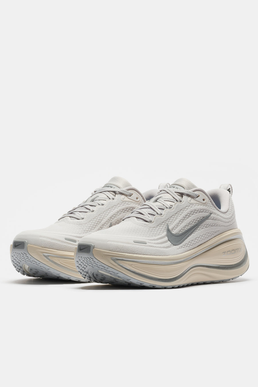 Nike Vomero Plus Sneaker in Platinum Tint/Reflect Silver/Grey Fog - Notre