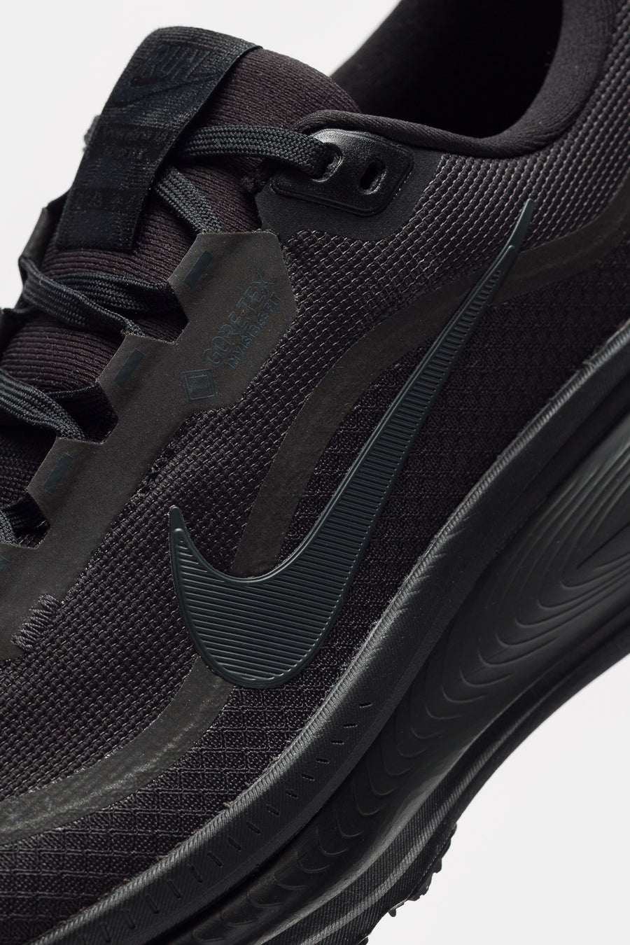 Nike Vomero 18 Gore-Tex Sneaker in Black/Anthracite - Notre
