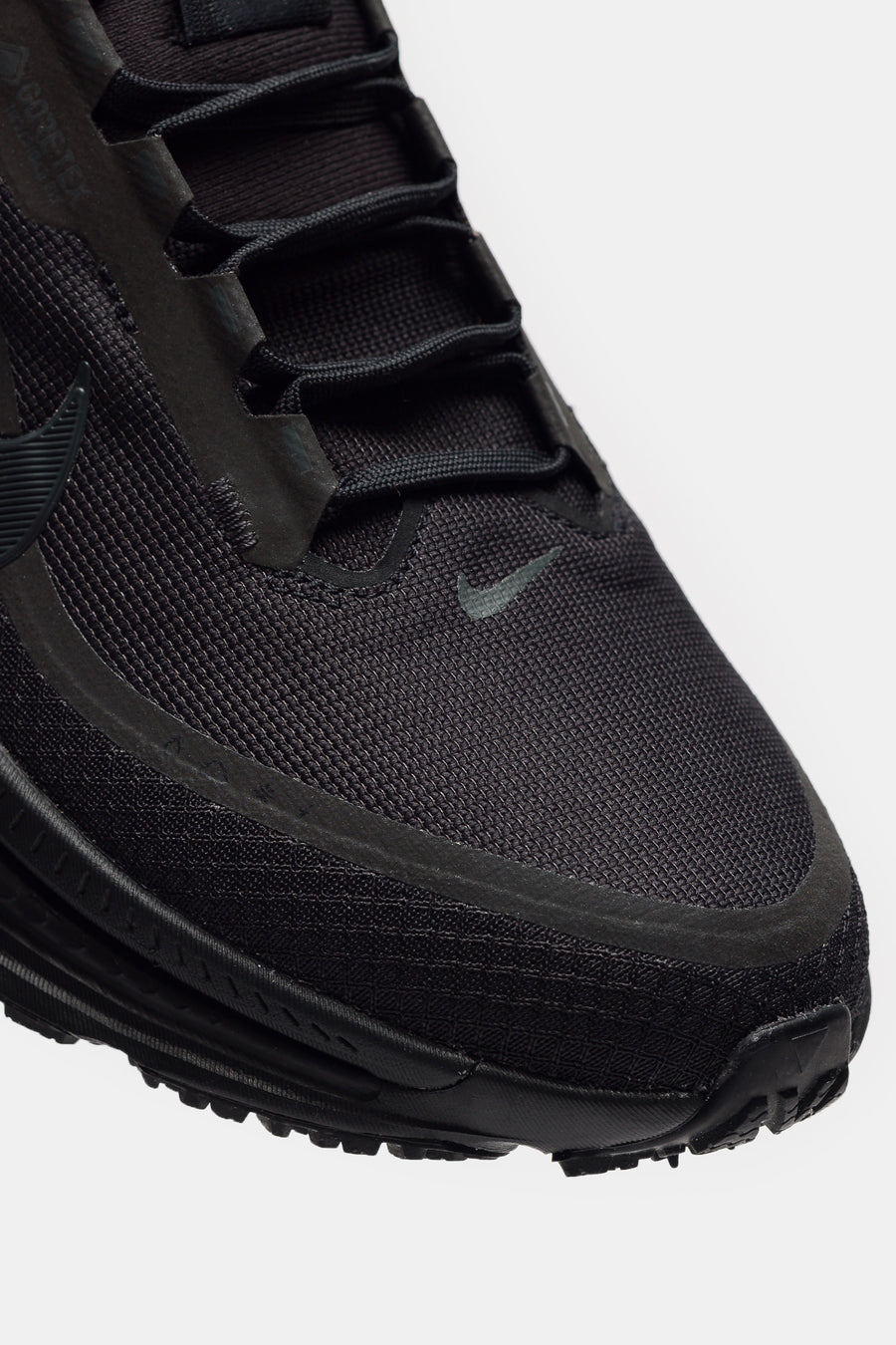 Nike Vomero 18 Gore-Tex Sneaker in Black/Anthracite - Notre