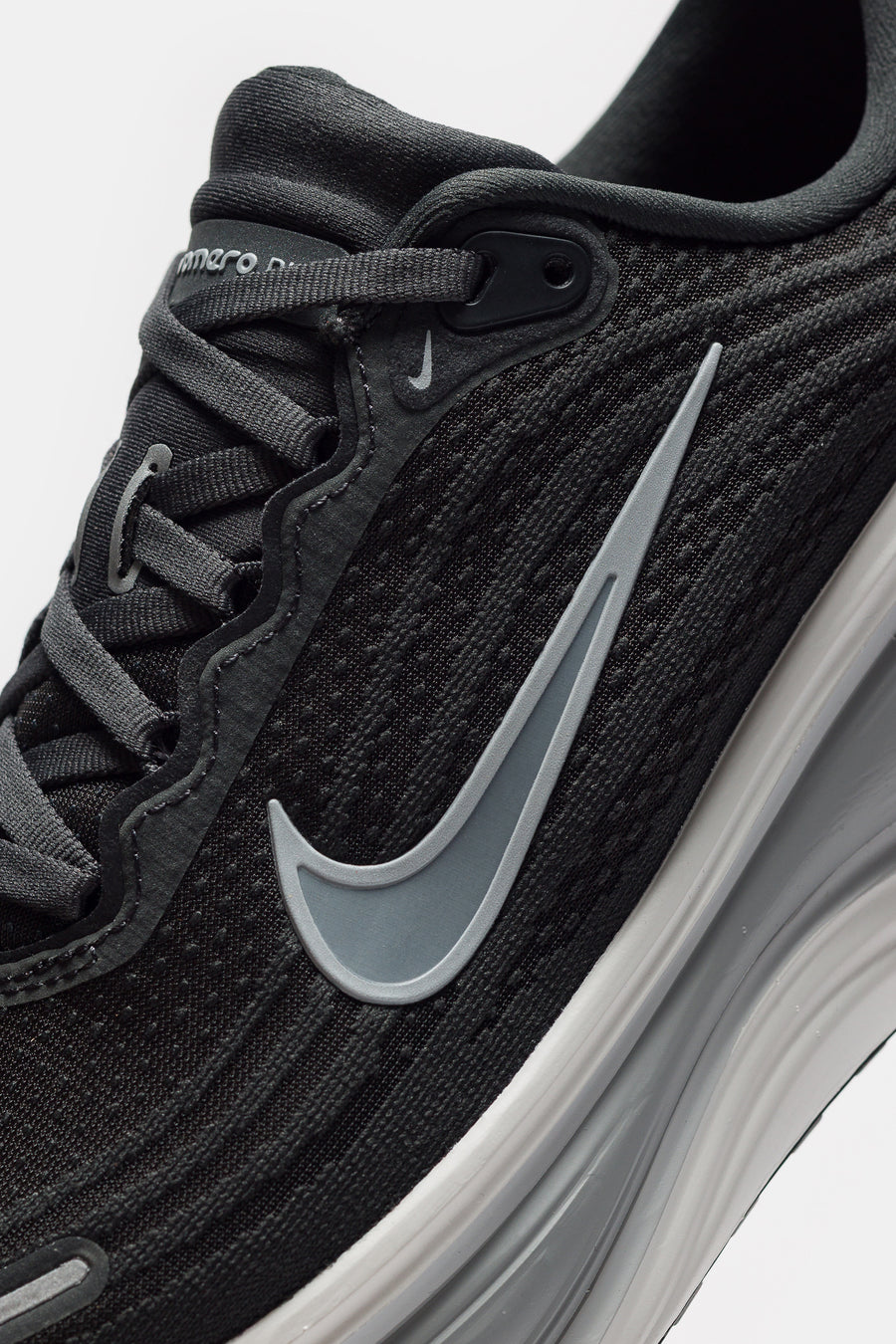 Nike Vomero Plus Sneaker in Anthracite/Wolf Grey/Summit White - Notre