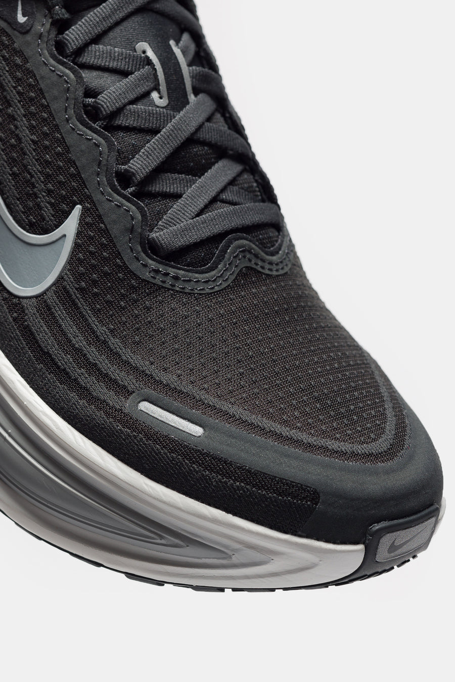 Nike Vomero Plus Sneaker in Anthracite/Wolf Grey/Summit White - Notre