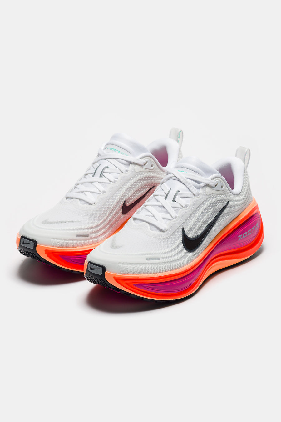 Nike Vomero Plus Sneaker in White/Black/Fire Pink/Hyper Crimson - Notre