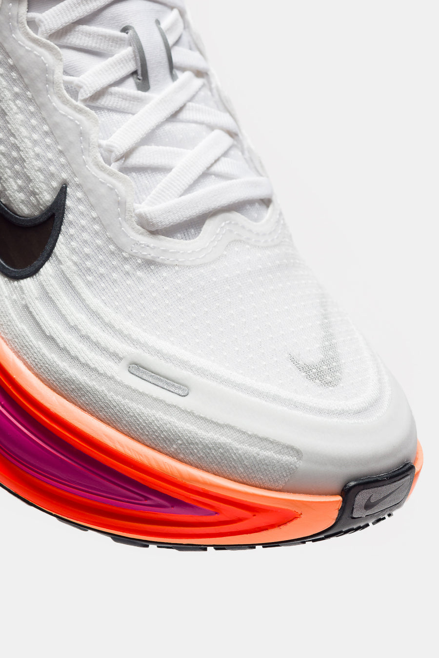 Nike Vomero Plus Sneaker in White/Black/Fire Pink/Hyper Crimson - Notre