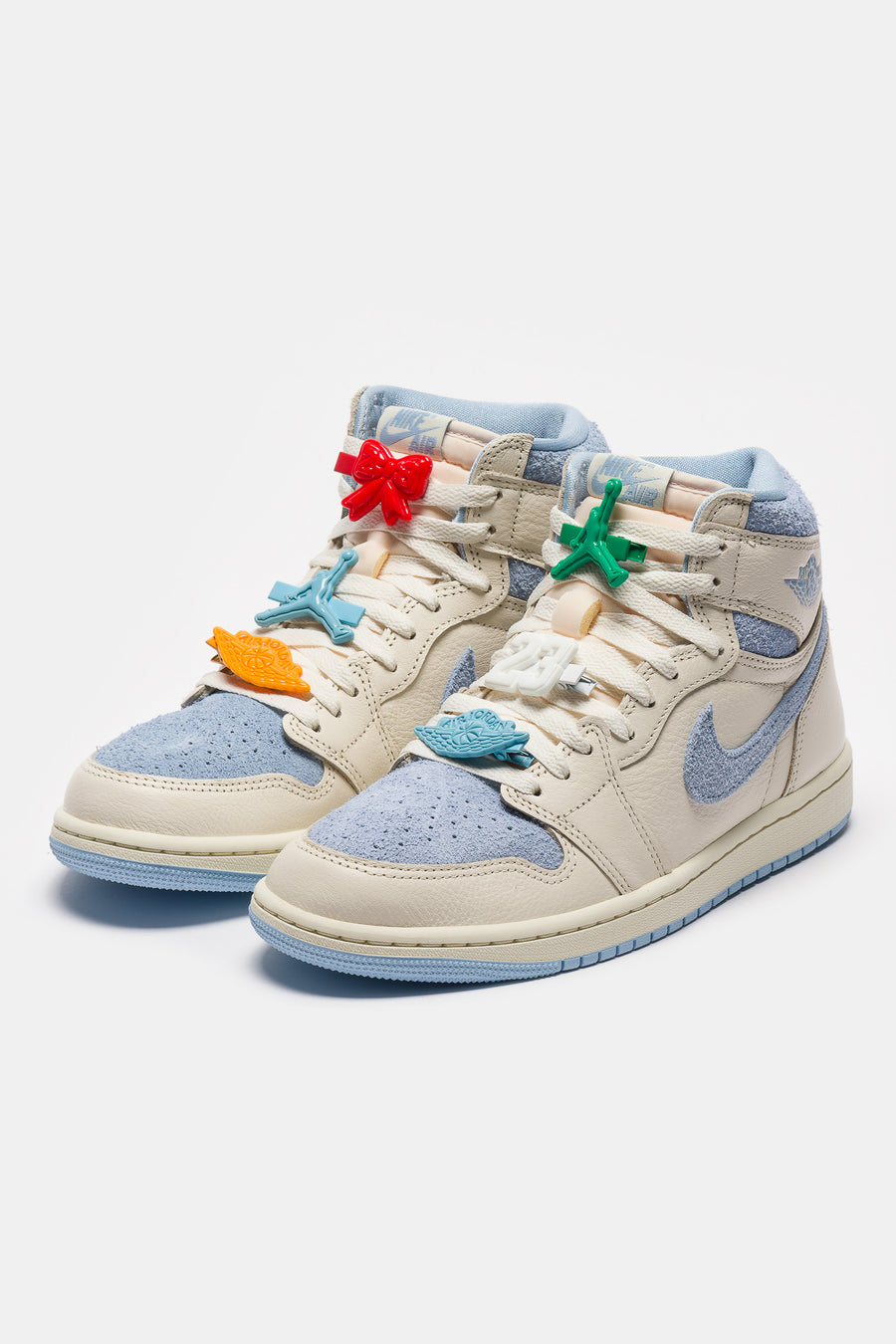 Jordan Air Jordan 1 Retro High OG Sneaker in Pale Ivory/Psychic Blue/Coconut Milk - Notre