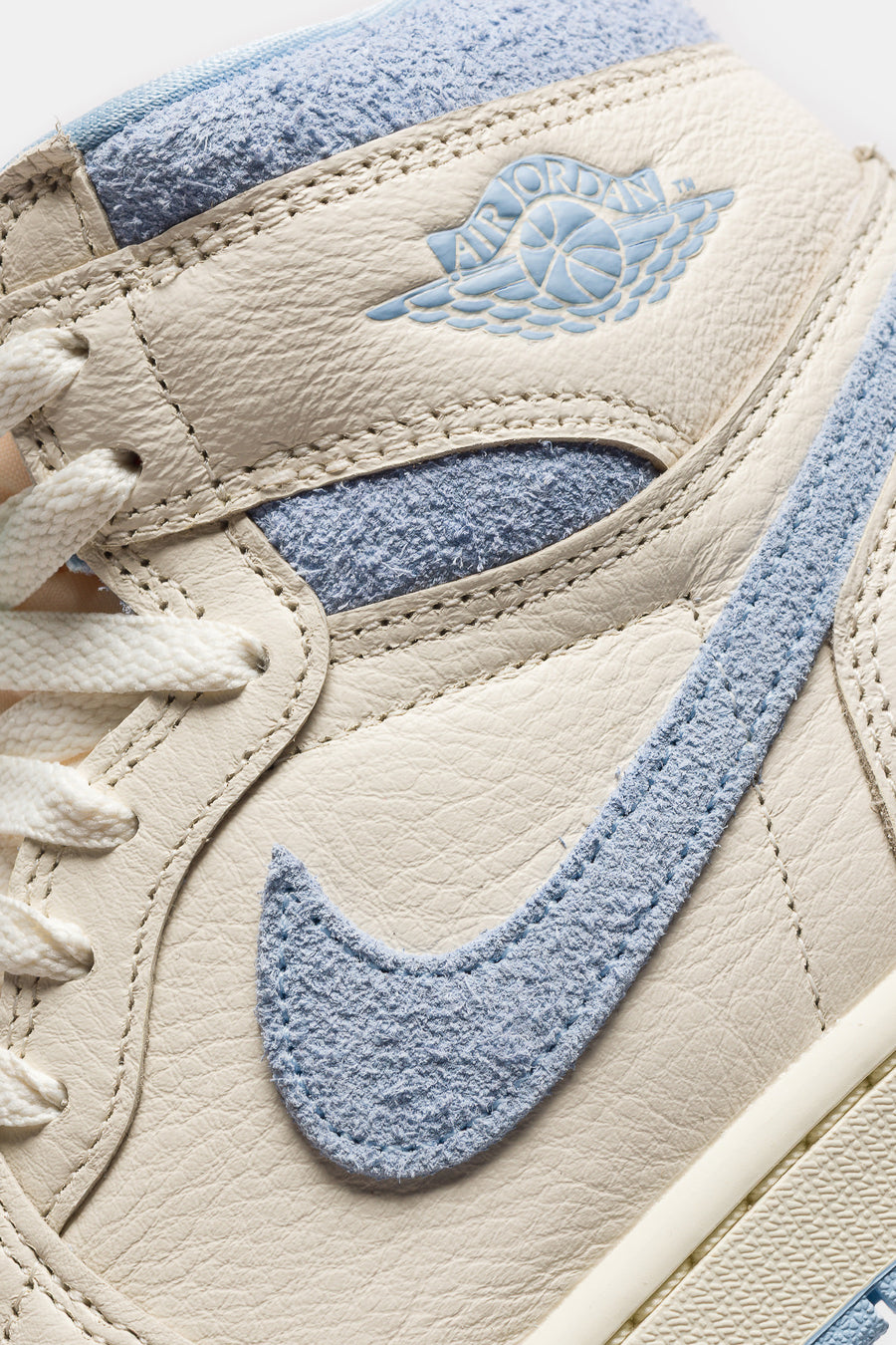 Jordan Air Jordan 1 Retro High OG Sneaker in Pale Ivory/Psychic Blue/Coconut Milk - Notre