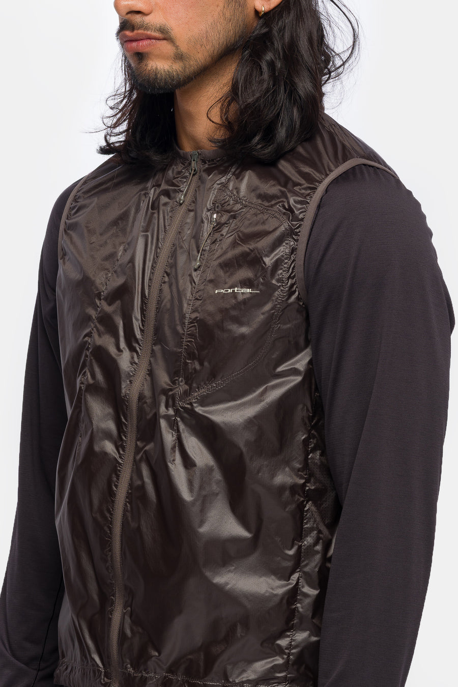 Portal Code Wind Vest in Beluga - Notre