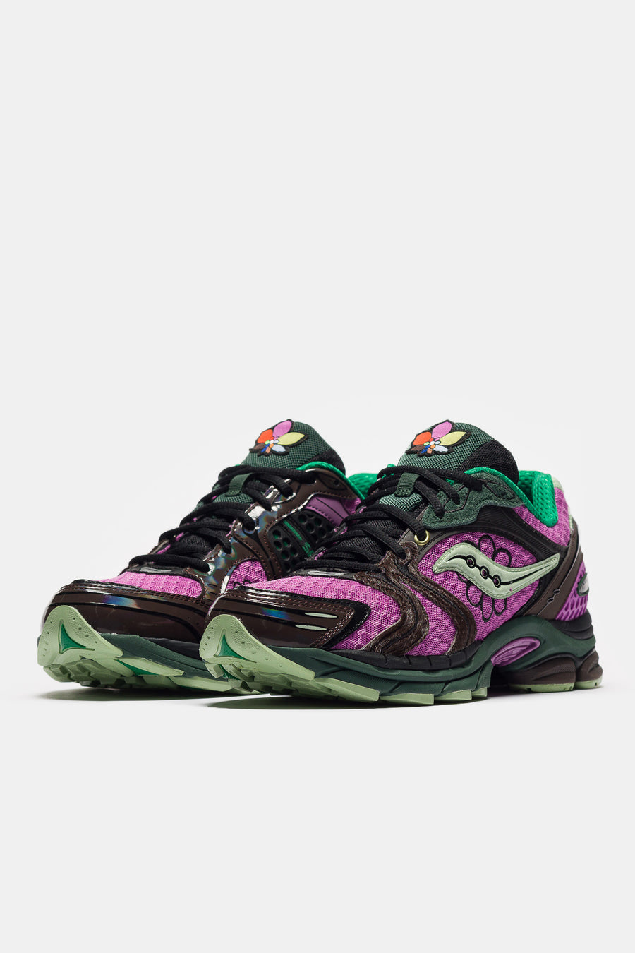 Saucony Jae Tips ProGrid Triumph 4 Sneaker in Violet/Earth - Notre