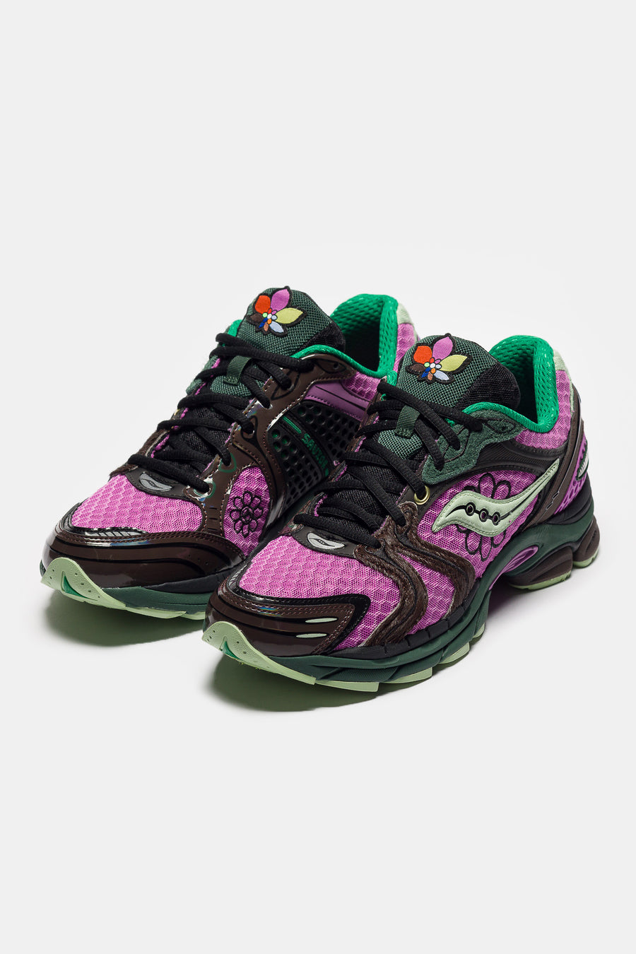 Saucony Jae Tips ProGrid Triumph 4 Sneaker in Violet/Earth - Notre
