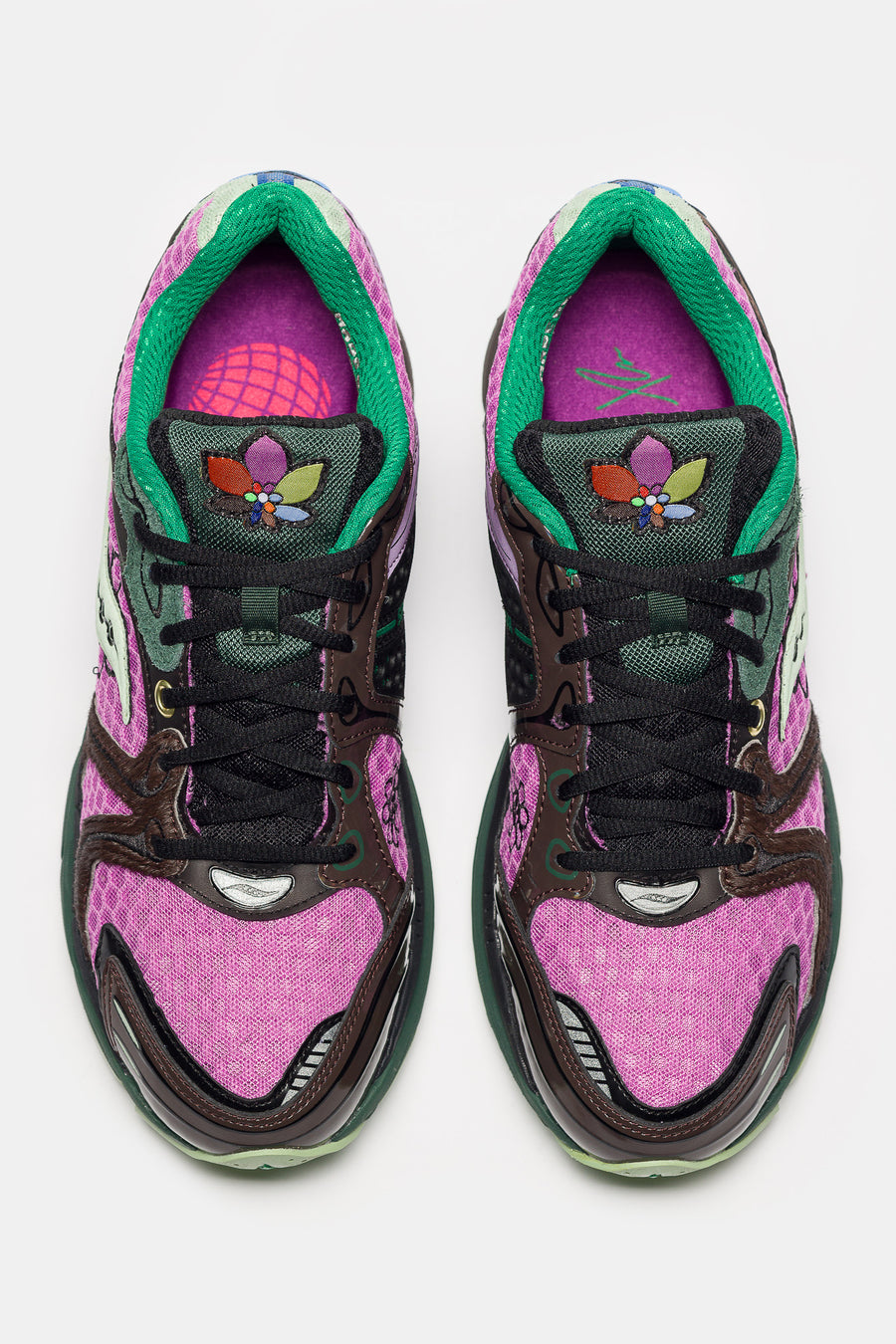 Saucony Jae Tips ProGrid Triumph 4 Sneaker in Violet/Earth - Notre