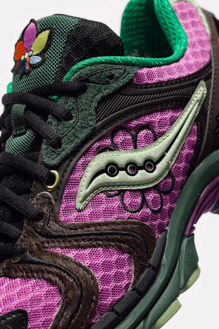 Saucony Jae Tips ProGrid Triumph 4 Sneaker in Violet/Earth - Notre